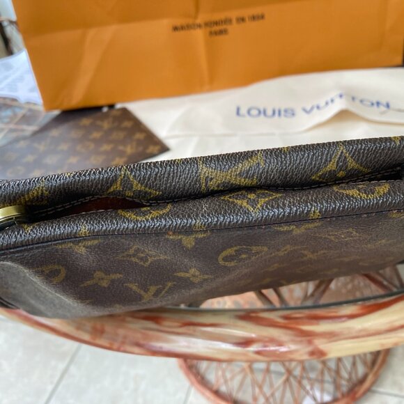 AUTHENTIC LOUIS VUITTON 80S REFURBISHED  BAG WITH BONUS GIFTS NO STRAP - Picture 8 of 16